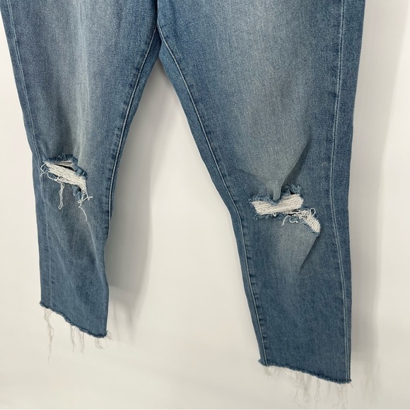 Frame Le Boy Distressed Jeans In McLane Wash‎ - Picture 5 of 16